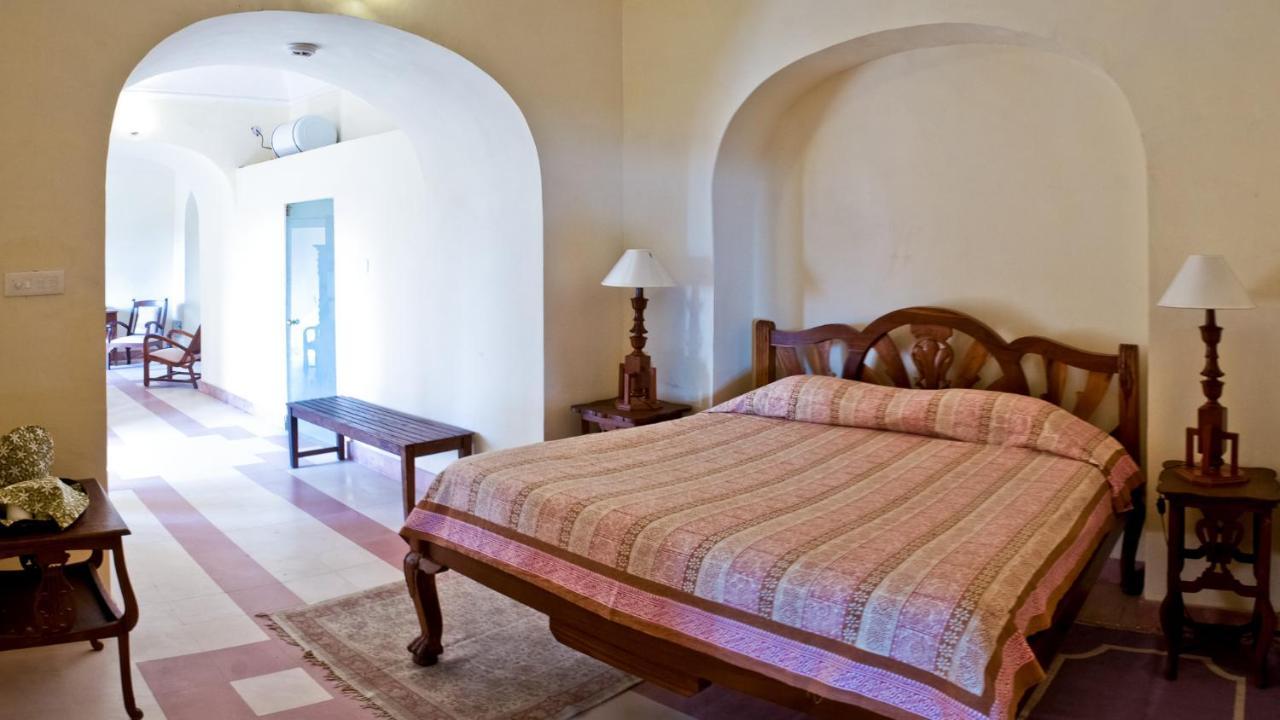 Neemrana'S - Tijara Fort Palace Exteriör bild