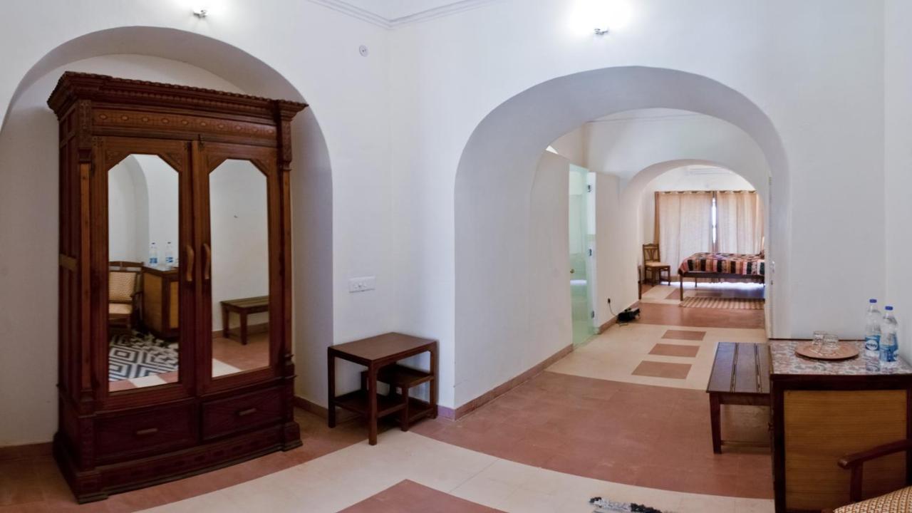 Neemrana'S - Tijara Fort Palace Exteriör bild