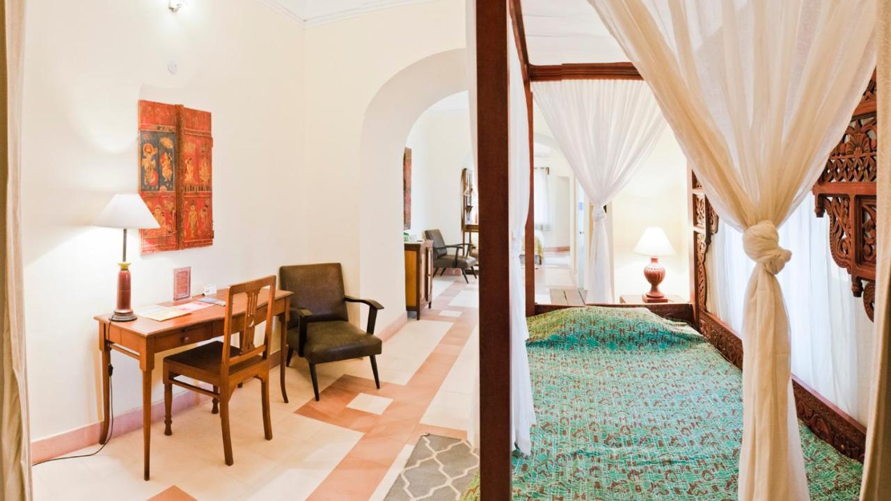 Neemrana'S - Tijara Fort Palace Exteriör bild