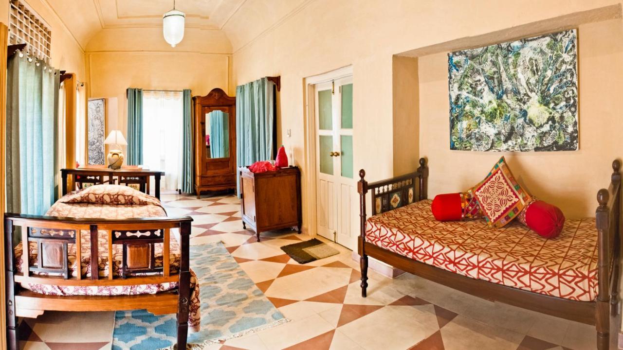 Neemrana'S - Tijara Fort Palace Exteriör bild