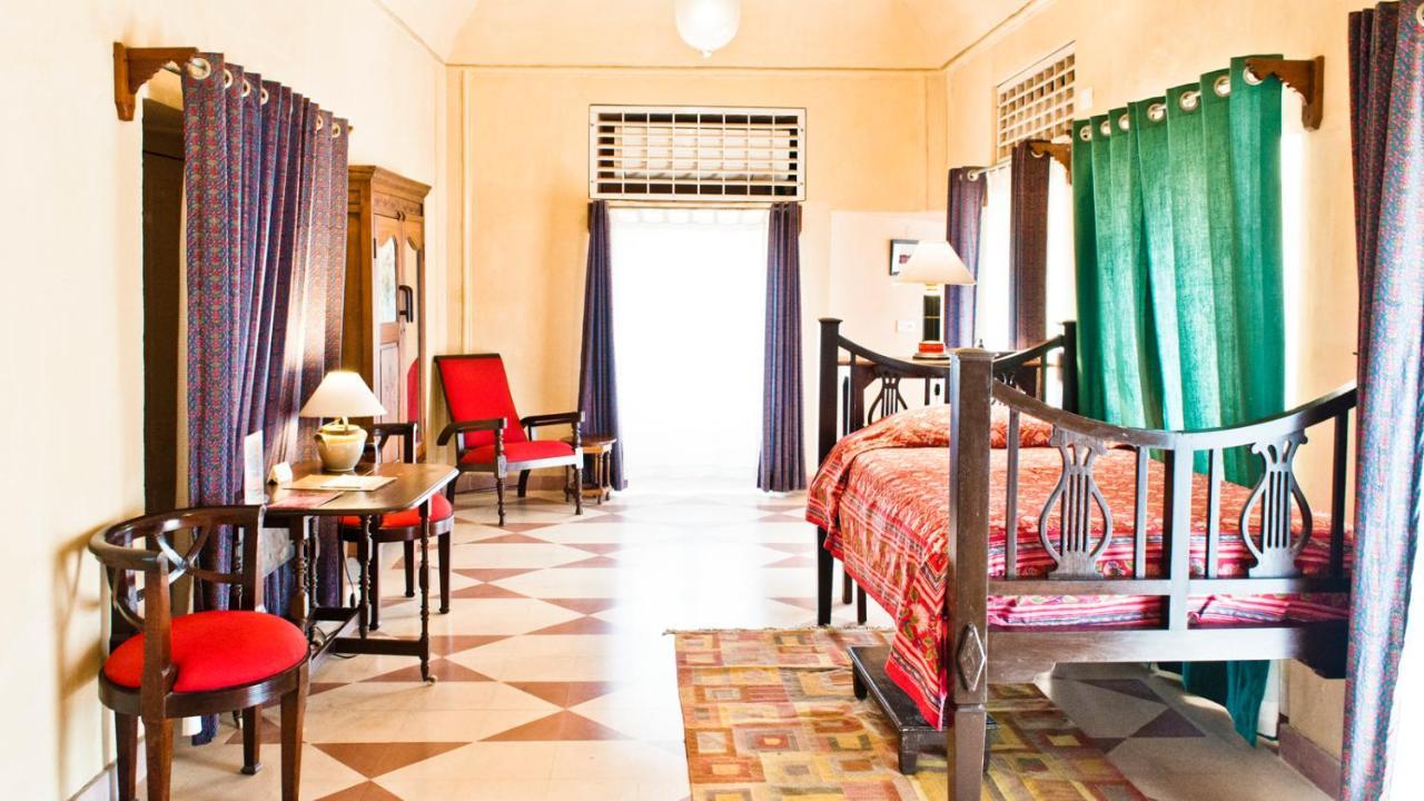 Neemrana'S - Tijara Fort Palace Exteriör bild
