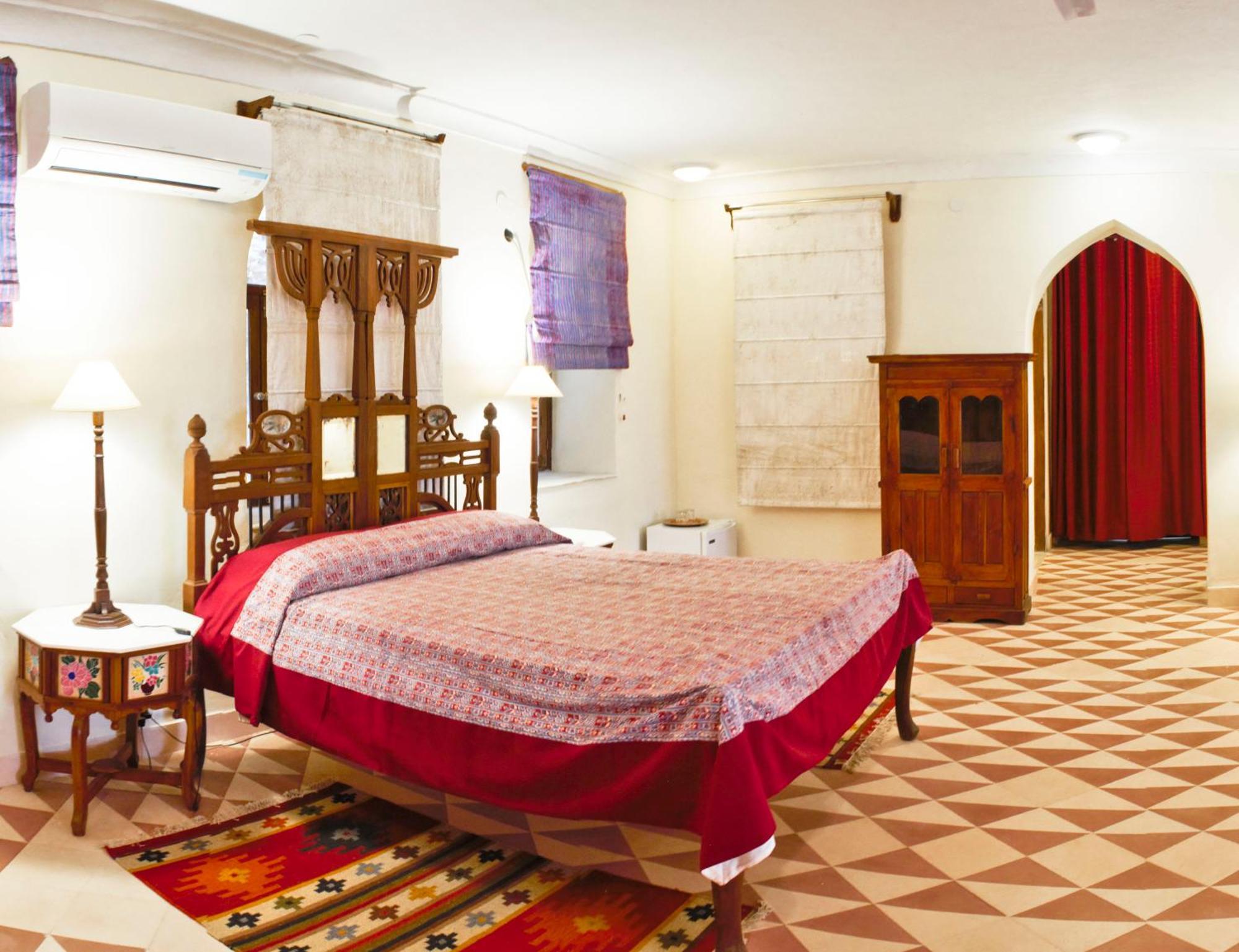 Neemrana'S - Tijara Fort Palace Exteriör bild