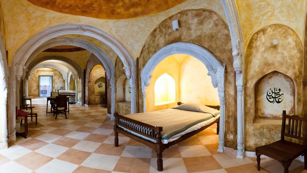 Neemrana'S - Tijara Fort Palace Exteriör bild