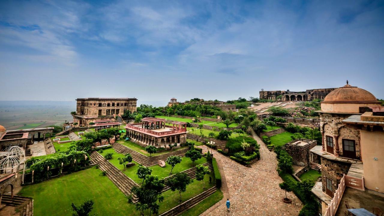 Neemrana'S - Tijara Fort Palace Exteriör bild